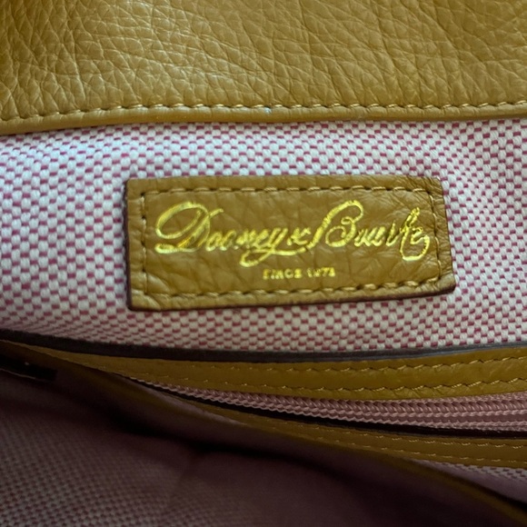 DOONEY & BOURKE Toffee Samba Logo Lock Sac with Keyring - Picture 9 of 12